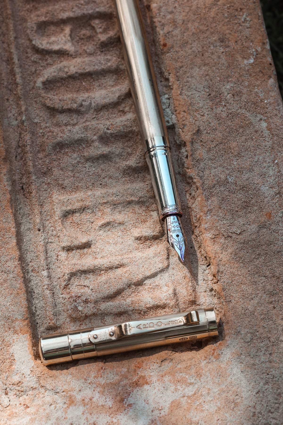 The Pinstripe 72 Gold Vermeil Standard Fountain Pen The Pinstripe 72 Gold Vermeil Standard Fountain Pen